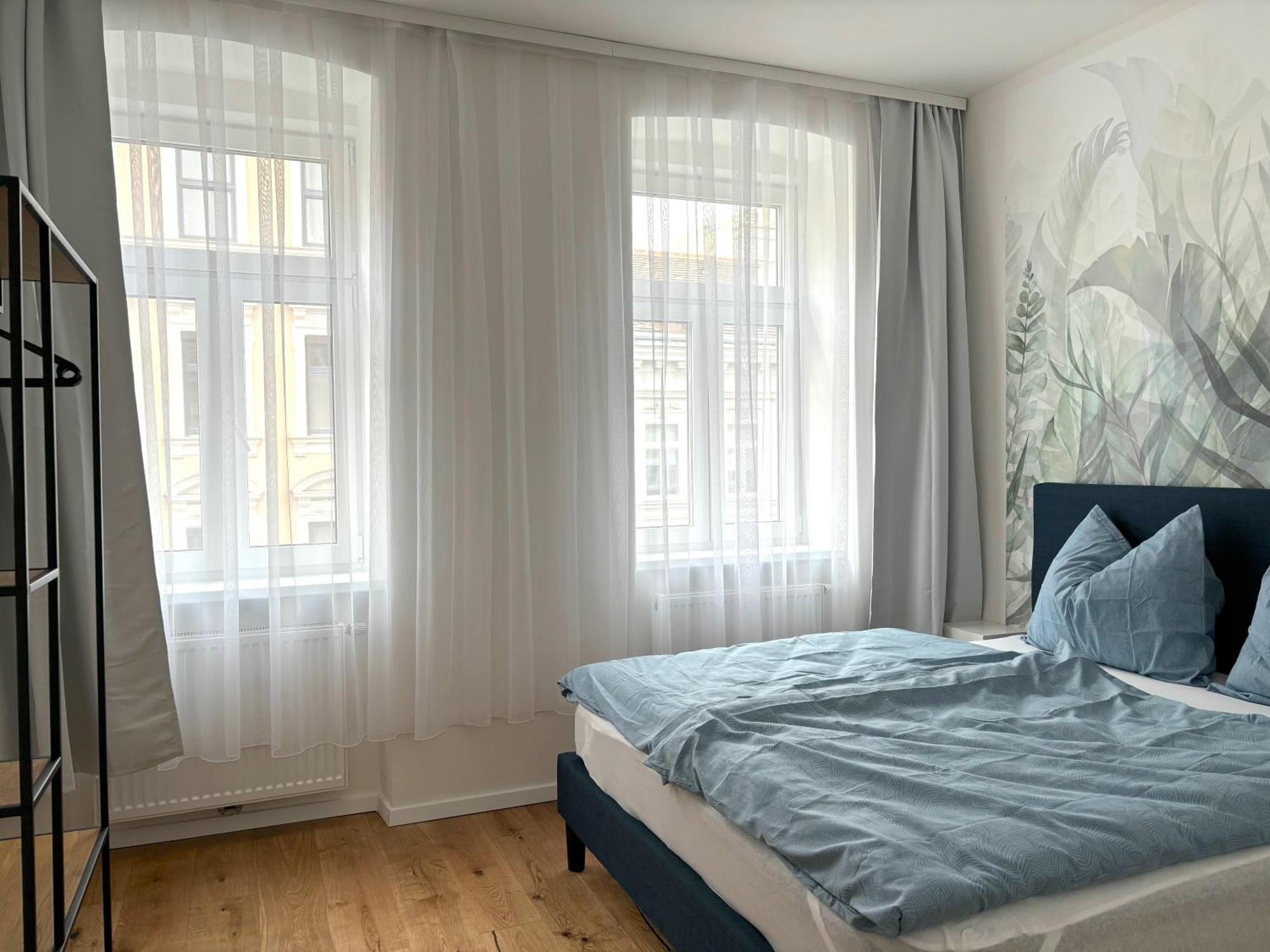 Schoenes Design, 3 Queensize-betten, Walk In Dusche, Kueche Komplett Mit Nespresso, Zusatzpaket Moeglich Kleinkinderbett, Kindergeschirr, Hochstuhl * Viena